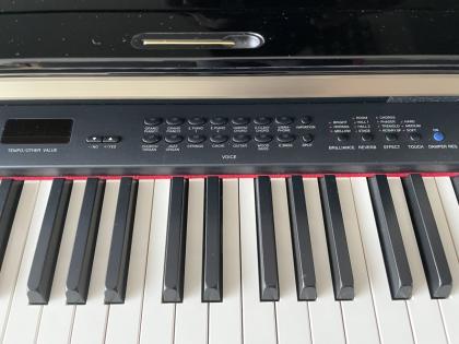 Yamaha Clavinova CLP-370 schwarz poliert mit Pianobank CH-45 schwarz poliert und Sennheiser Kopfhöre
