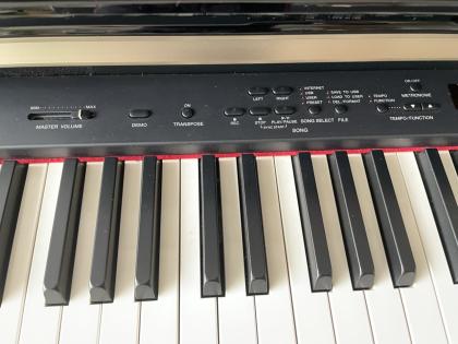 Yamaha Clavinova CLP-370 schwarz poliert mit Pianobank CH-45 schwarz poliert und Sennheiser Kopfhöre